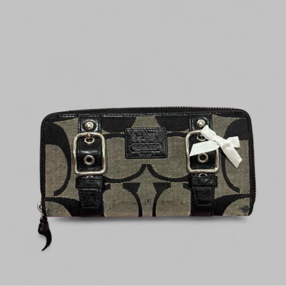 Coach Black and Cream Zip Wallet